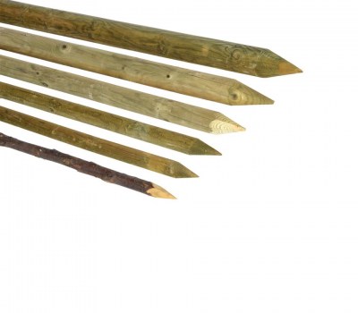 Estacas de madera con punta